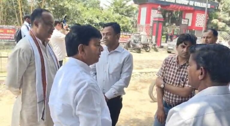 श्रीराम कॉलेज रोड निर्माण में लापरवाह अफसरों को मंत्री ने लगाई फटकार, दिया अल्टीमेटम
