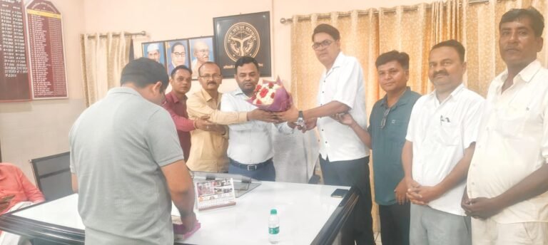 स्वायत्त शासन कर्मचारी संगठन ने किया नवागत ईओ का स्वागत