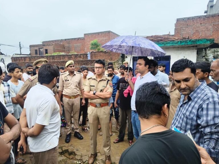 ककरौली के गांव जटवाड़ा में मकान गिरने से किशोर समेत चार दबकर घायल