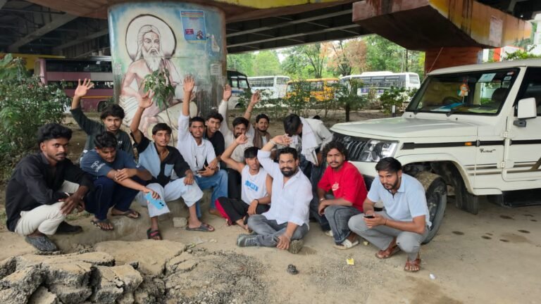 पतंजलि योगपीठ के पास NHAI की लापरवाही के खिलाफ आजाद समाज पार्टी (भीम आर्मी) का प्रदर्शन