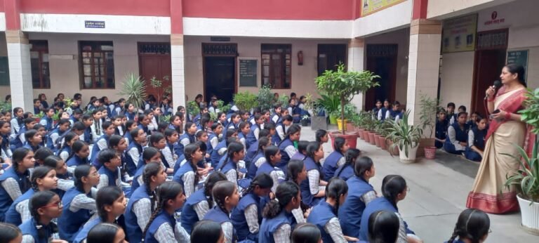 भागवन्ती सरस्वती विद्या मंदिर इंटर कॉलेज में उत्साहपूर्वक मनाया “इंटरनेशनल प्लास्टिक बैग फ्री डे”