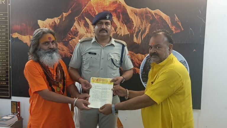 श्री अखंड परशुराम अखाड़े ने की गंगा तट पर फिल्मी गानों पर डांस करने के मामले में कार्रवाई की मांग