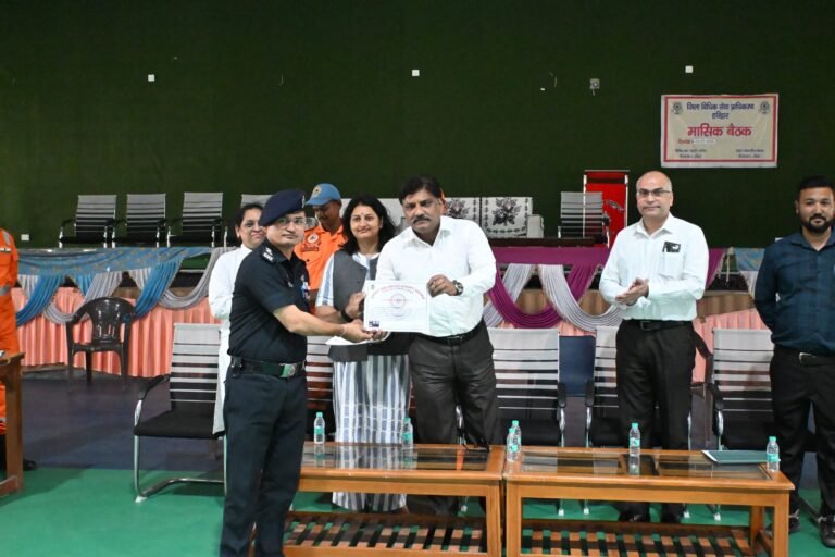 रोशनाबाद स्थित पुलिस लाइन  के सभागार भवन में जिला विधिक सेवा प्राधिकरण  के अधिकार मित्रों  की मासिक बैठक संपन्न