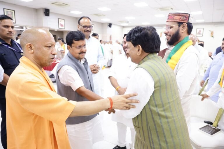 भाजपा के राष्ट्रीय अध्यक्ष से मुख्यमंत्री योगी आदित्यनाथ ने कराई मंत्री कपिल देव से आत्मीय मुलाकात