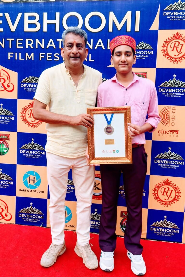 गंगा में सिक्के ढूंढने वाले बच्चों के जीवन पर बनी फिल्म एक बहता जीवन हरिद्वार में ने इंटरनेशनल फिल्म फेस्टिवल में जीता प्रथम पुरूस्कार