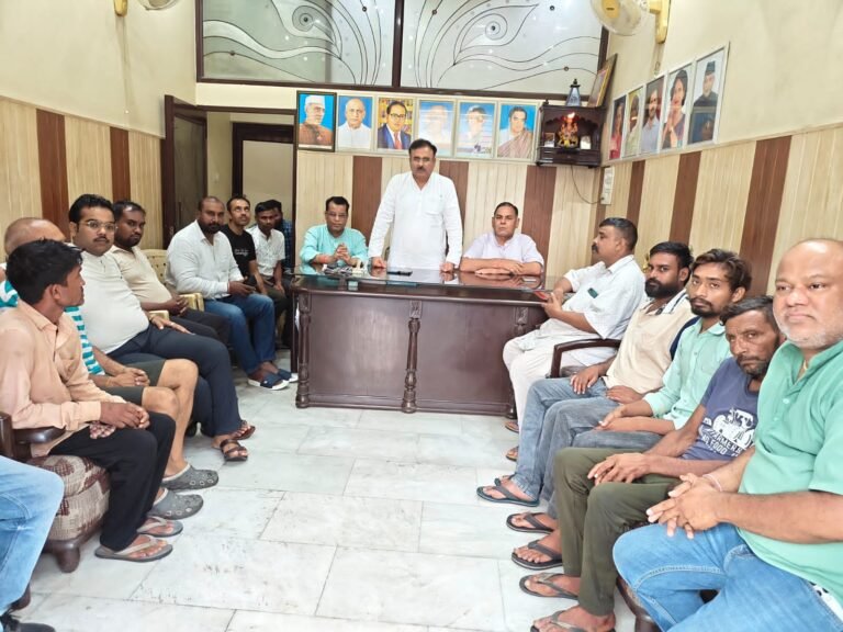भाजपा रैली में हनुमान की वेशभूषा में नृत्य कराने को अपमानजनक बताते हुए कांग्रेस कार्यकर्ताओं ने की जनता से माफी मांगने की मांग
