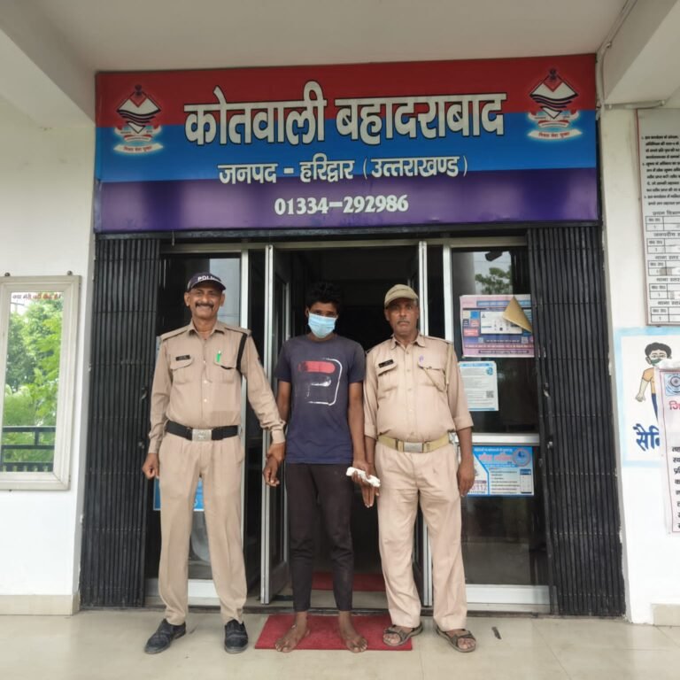 बहादराबाद नहर पटरी पर संदिग्ध युवक गिरफ्तार, अवैध चाकू बरामद