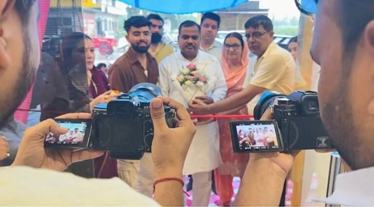 शाहपुर में सुभाष चौहान ने किया भारत हेल्थकेयर का फीता काट शुभारंभ