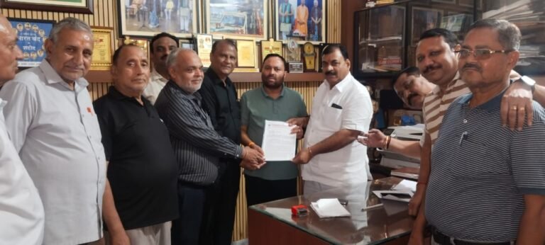 कैबिनेट मंत्री अनिल कुमार से मिले मुजफ्फरनगर के गुड़ व्यापारी