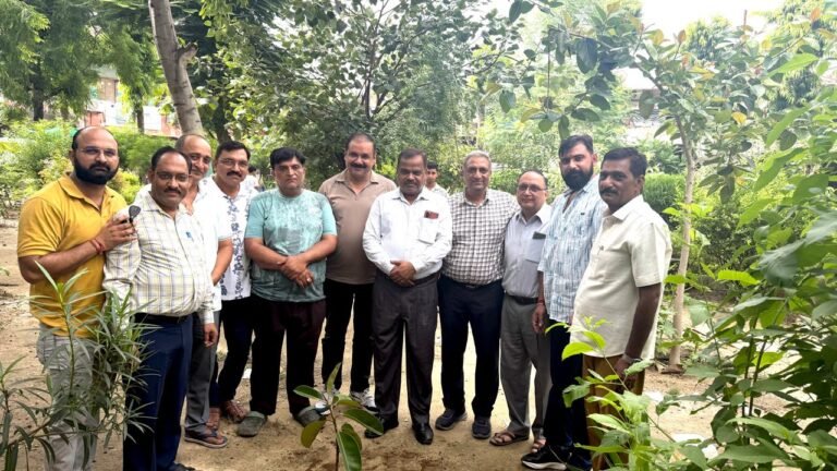 मुजफ्फरनगर में वृहद पौधारोपण अभियान के अंतर्गत जनप्रतिनिधियों एवं समाजसेवियों ने किया पौधारोपण