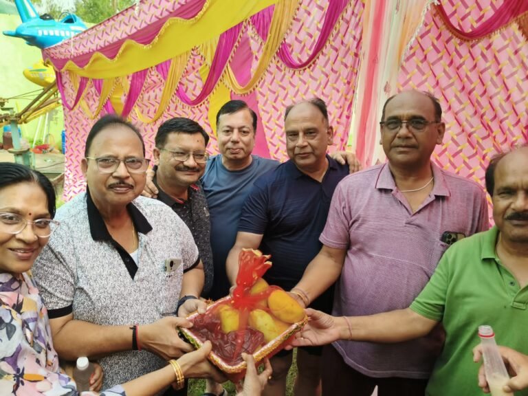रोटरी एवं इनरव्हील की ओर से मैंगो  एवं पूल पार्टी का आयोजन