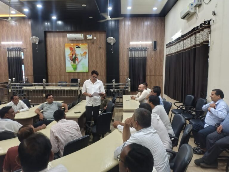 पालिका कर्मचारियों की बन गई बात, काम बंद हड़ताल स्थगित