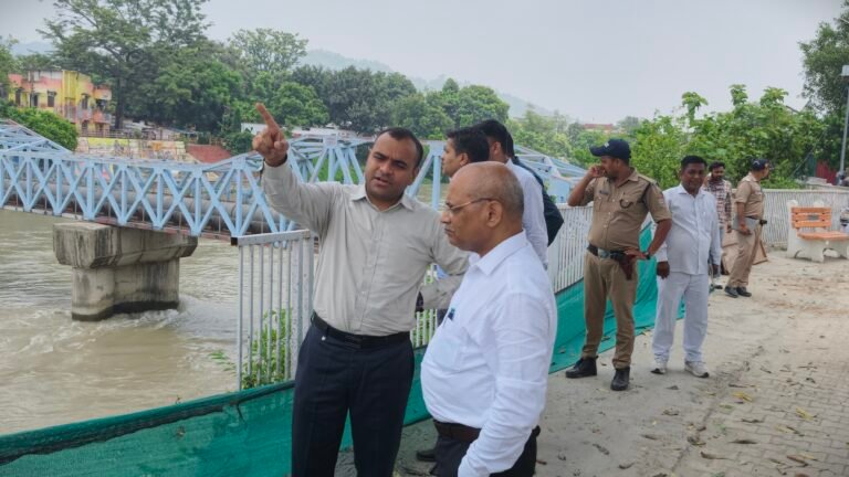 कांवड़ मेले की तैयारियों का गढ़वाल मंडल आयुक्त आनंद स्वरूप ने लिया जायजा, कांवड़ पटरी मार्ग का किया स्थलीय निरीक्षण