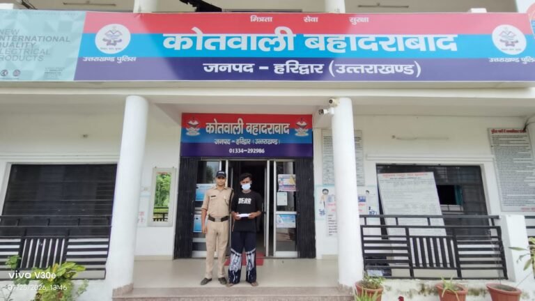 बहादराबाद पुलिस ने चाकू समेत दबोचा आरोपी
