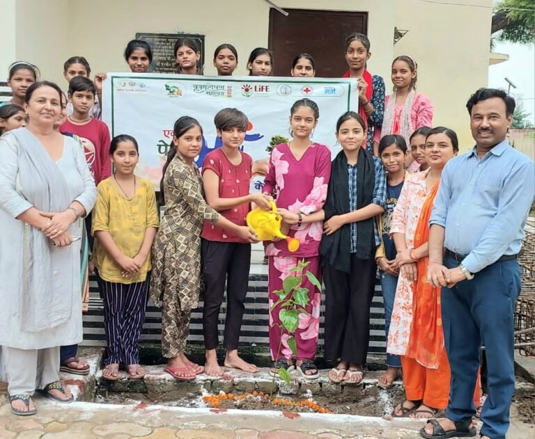 एक पेड़ माँ के नाम” अभियान के अंतर्गत केजीबीवी कैम्पस, बुढाना में किया वृक्षारोपण