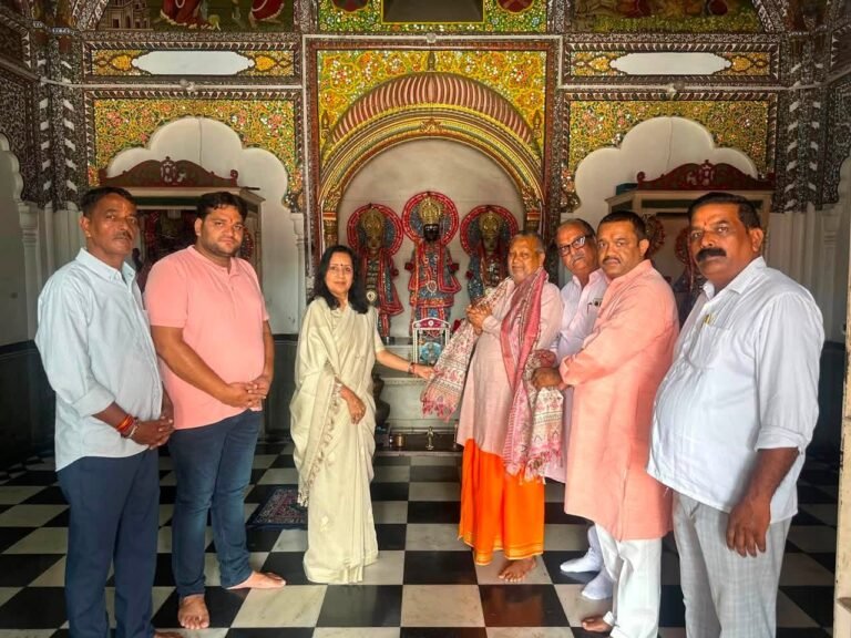 हमें ज्ञान, सेवा और संस्कार का संदेश देती है गुरु पूर्णिमाः मीनाक्षी स्वरूप