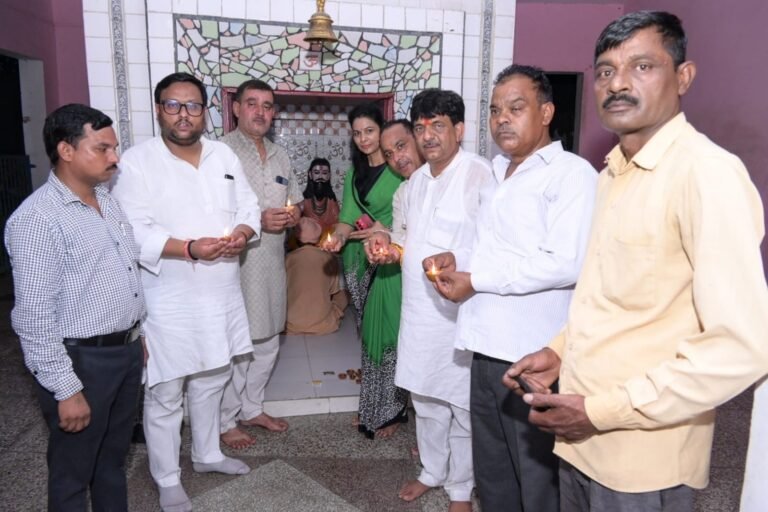 मंत्री कपिल देव ने शुकतीर्थ आश्रम में संत श्री गुरु रविदास समरसता दीपयज्ञ कार्यक्रम में किया सहभाग