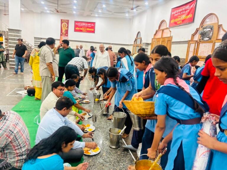 गुरु पूर्णिमा के पावन अवसर पर स्काउट-गाइड द्वारा समाज सेवा कार्य संपन्न