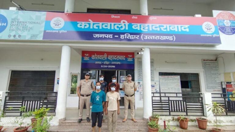 नशे में कांवड़ियों और राहगीरों के साथ अभद्रता कर रहे दिल्ली के युवकों का पुलिस ने किया शांति भंग में चालान