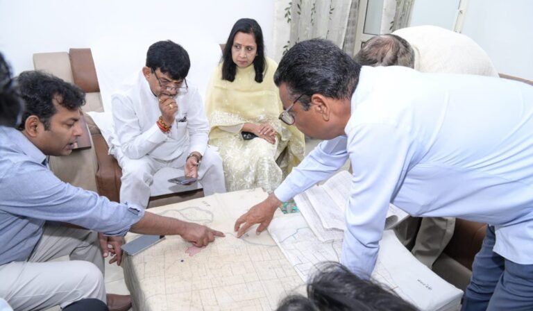 रामपुरी जलनिकासी समस्या पर मंत्री कपिल देव अग्रवाल ने अधिकारियों को किया तलब