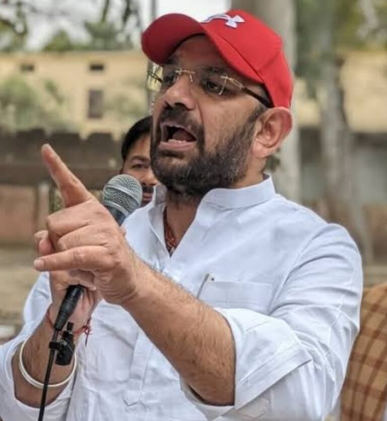 चौधरी चरण सिंह स्मारक की बदहाली पर भड़के विधायक पंकज मलिक, लापरवाही पर कार्रवाई की मांग