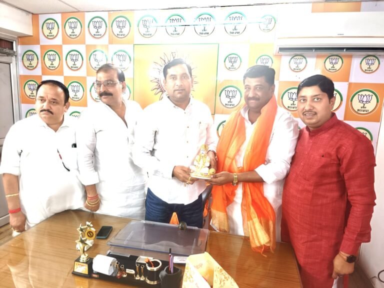 प्रभारी मंत्रियों एवं कैबिनेट मंत्री से मिला व्यापारी नेता व भाजपा नेताओं का प्रतिनिधिमंडल