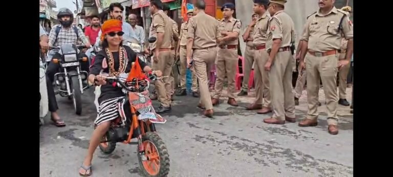 मुजफ्फरनगर में हरियाणा की चाइल्ड बाइक पर सवार बेटी बनी श्रद्धालुओं के आकर्षण का केंद्र