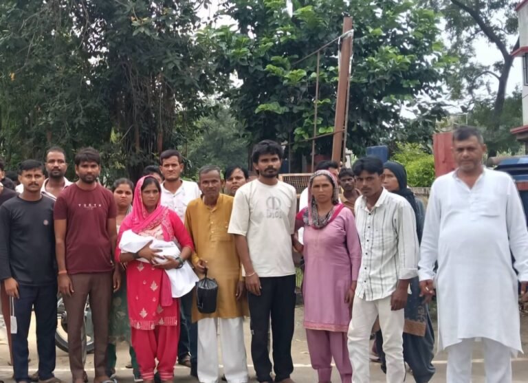 नवजात की मौत पर परिजनों ने लगाया लापरवाही का आरोप, चिकित्सक के खिलाफ रिपोर्ट दर्ज