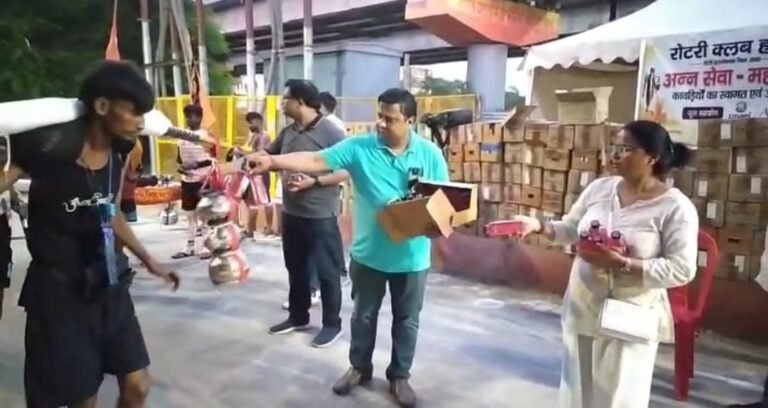 हरिद्वार रोटरी क्लब ने कांवड़ियों को वितरित किया जूस