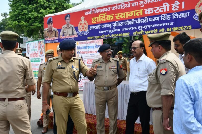कावड़ ड्यूटी में अनुपस्थित तथा लापरवाही बरतने पर 8 अधिकारियों को डीएम ने जारी किया कारण बताओं नोटिस