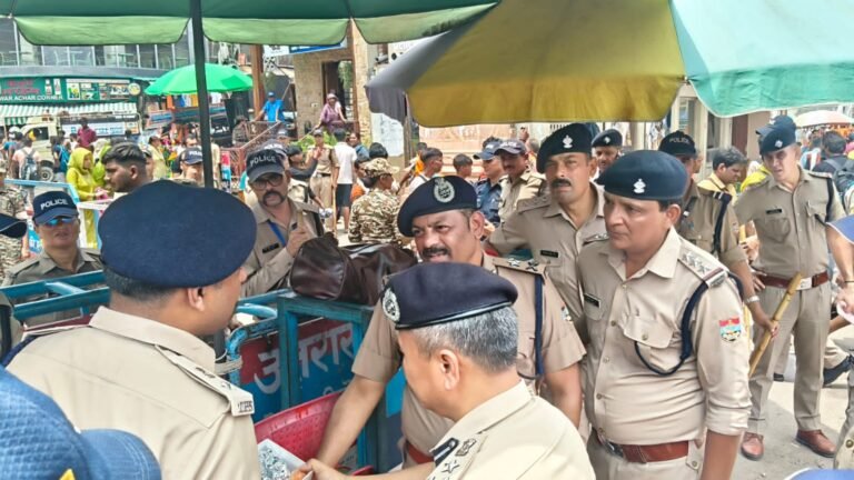 हरिद्वार में आईजी निलेश आनंद भरणे एवं डीआईजी धीरेंद्र सिंह ने किया मेला क्षेत्र का निरीक्षण