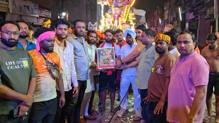 तरुण खटीक को न्याय दिलाने की मांग लेकर मुज़फ्फरनगर पहुंचे भाई अरुण खटीक, प्रतिमा के साथ निकाली कांवड़