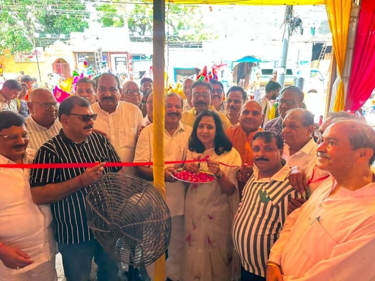 पालिका चेयरपर्सन मीनाक्षी स्वरूप ने कांवड़ सेवा शिविरों का किया भ्रमण, परखी व्यवस्था