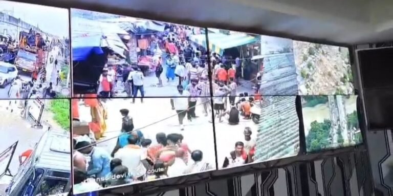 हरिद्वार में चार सौ से ज्यादा सीसीटीवी कैमरों और हाईटेक कंट्रोल रूम से की जा रही मेला क्षेत्र की निगरानी