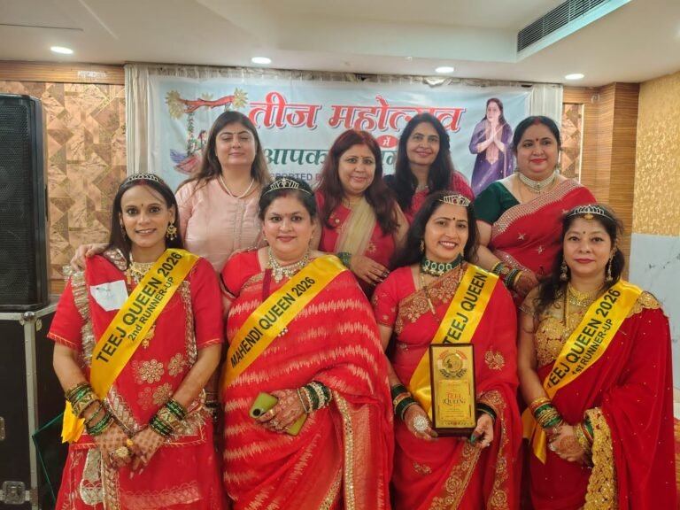 श्रीजी सोसाइटी की महिला सदस्यों ने सुंदर वस्त्र धारण कर मनाया तीज महोत्सव