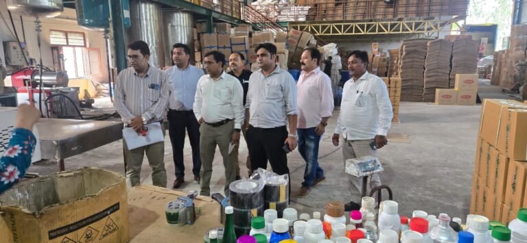 मुजफ्फरनगर में पेस्टिसाइड विनिर्माता इकाइयों पर छापेमारी, 12 नमूने लिए, मचा हड़कंप
