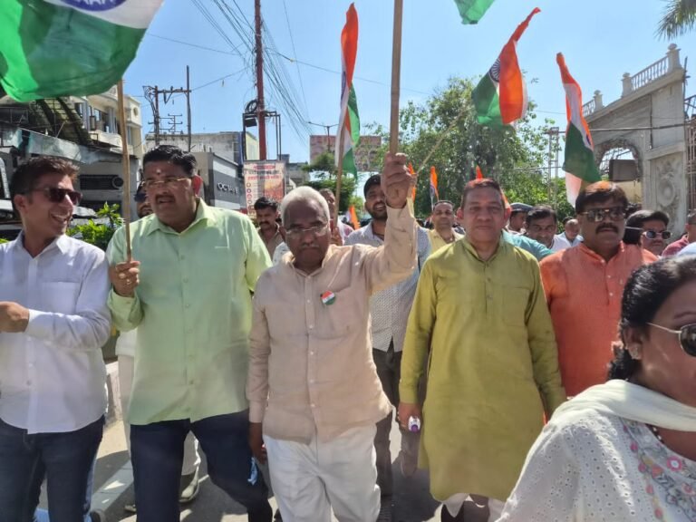 राष्ट्रभक्ति के उत्साह से गूंजा हरिद्वार, कैबिनेट मंत्री मदन कौशिक के नेतृत्व में निकली भव्य तिरंगा यात्रा