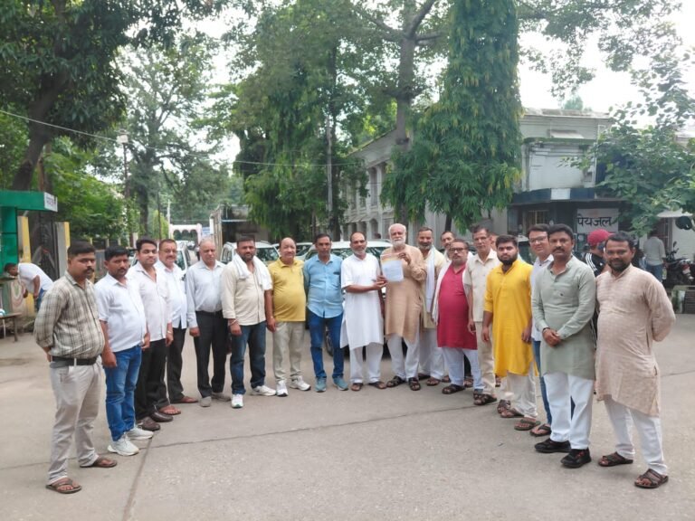 गोरखपुर हत्या काण्ड के विरोध में ब्राह्मण समाज ने किया प्रदर्शन