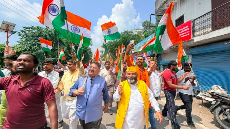 भाजपा कार्यकर्ताओं ने ज्वालापुर विधानसभा क्षेत्र में निकाली भव्य तिरंगा यात्रा