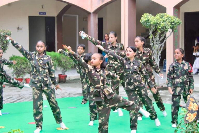 पीआर पब्लिक स्कूल के प्रांगण में स्वतंत्रता दिवस समारोह में दिखाई दिया देश भक्ति का जज्बा