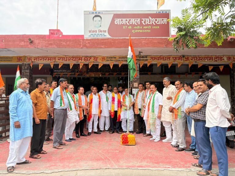 तिरंगे की शान में नवीन मंडी स्थल पर गूंजा वंदे मातरम्, जय भारत माता का उद्घोष
