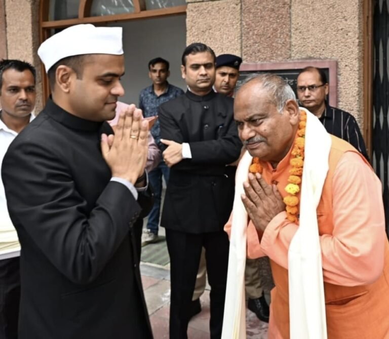 जिनके कारण आज हम आजादी का पर्व मना रहे हैं उनके वंशजों का सम्मान करके गौरव की अनुभूति होती है- मयूर दीक्षित