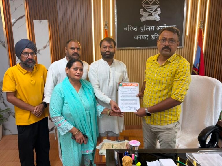अमेरिकन आश्रम की संपत्ति को लेकर विवाद गहराया, पार्षद सुनीता शर्मा के साथ डीएम और एसएसपी से मिला प्रतिनिधिमंडल