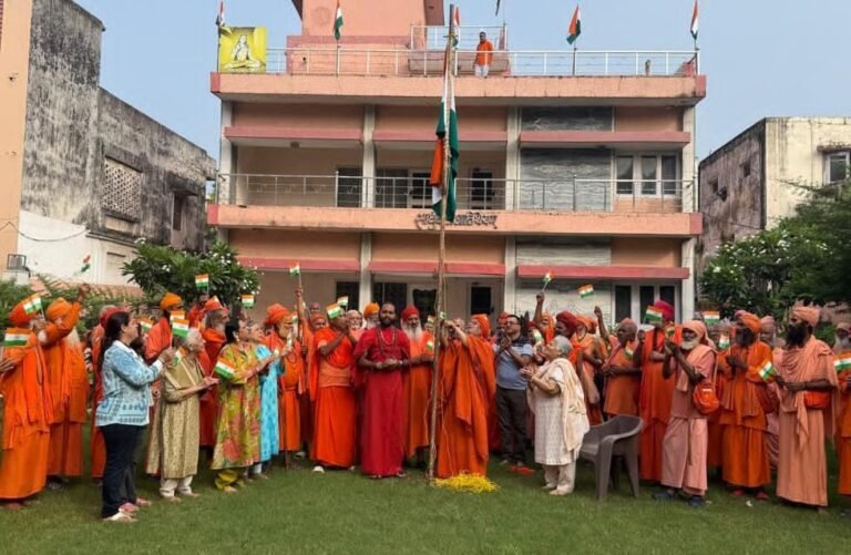स्वतंत्रता दिवस पर श्री साधुबेला आश्रम में किया गया ध्वजारोहण