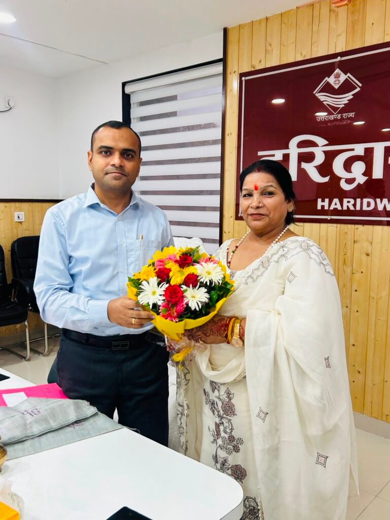मेयर किरण जैसल ने की डीएम मयूर दीक्षित से शिष्टाचार भेंट कांवड़ मेला सकुशल संपन्न होने पर दी बधाई