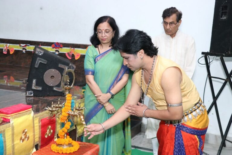 एमजी पब्लिक स्कूल में स्पिक मैके ने कराया ओडिसी नृत्य कार्यक्रम