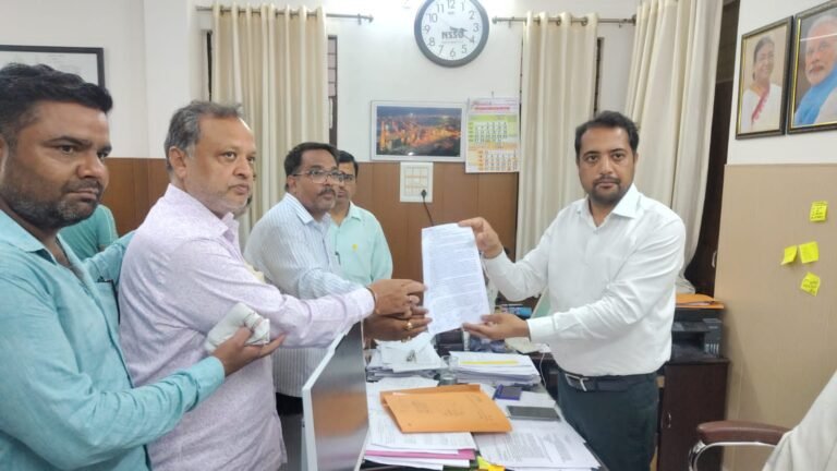 स्वर्ण समाज ने की यूजीसी कानून वापस लेने की मांग उपजिलाधिकारी के माध्यम से राष्ट्रपति को भेजा ज्ञापन