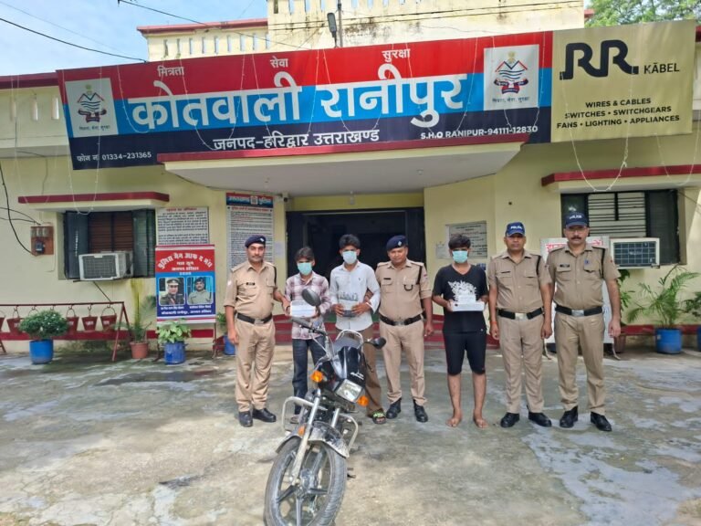 पुलिस ने किया ज्वलैर्स के साथ हुई लूट का खुलासा