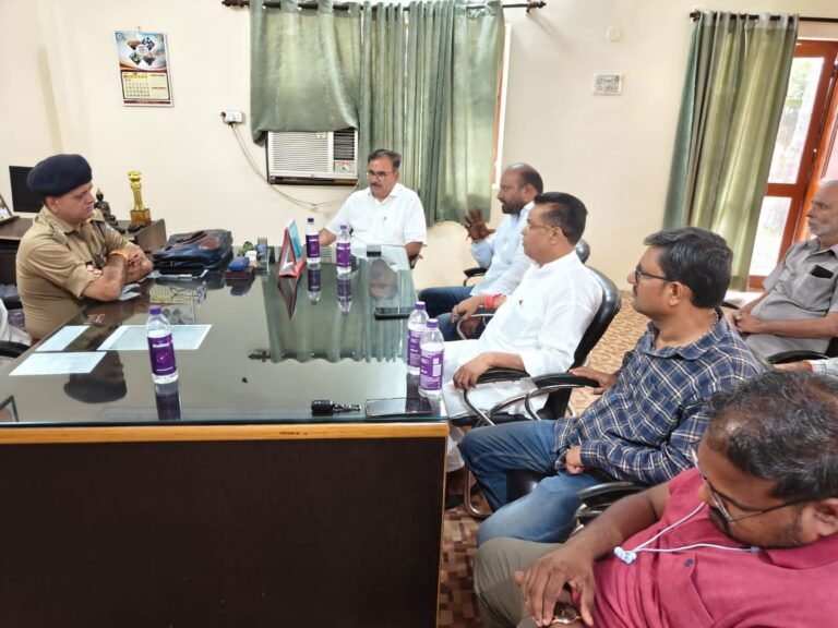 कांग्रेस नेताओं ने की गौवंश की मौत की निष्पक्ष जांच और आरोपी की गिरफ्तारी की मांग