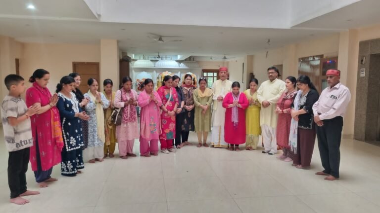 गोर्खाली महिला कल्याण समिति व गिरवर नाथ जनकल्याण समिति ने दी नेपाल में आयी आपदा जान गंवाने वालों को श्रद्धांजलि